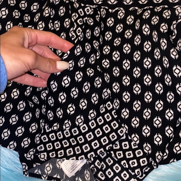 Xhilaration XS shorts black & white with pockets​​ - Picture 4 of 4